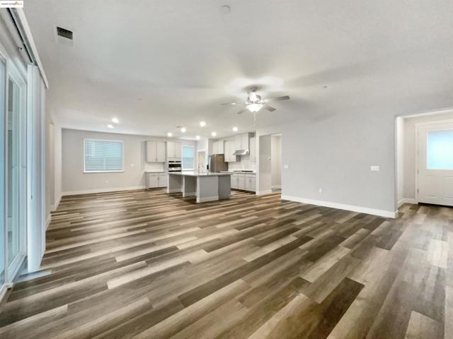 2066 Espana Ln, Rio Vista CA: https://media.crmls.org/mediaz/49002740-0b73-4901-a49e-81dbcf75c4e4.jpg