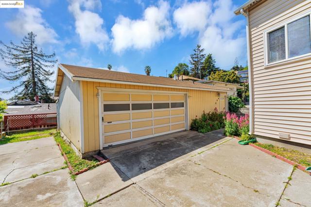 2116 LUNA AVENUE, San Leandro CA: https://media.crmls.org/mediaz/49004b26-b1f9-4e49-9ae0-0e12e4182d5a.jpg