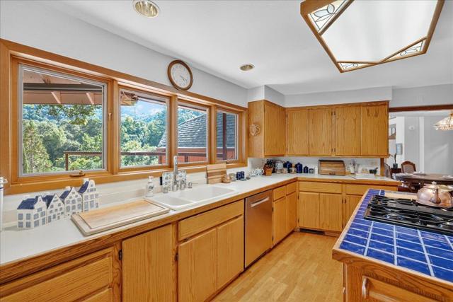 5224 Twin Falls Road, Morgan Hill CA: https://media.crmls.org/mediaz/4900e56e-0904-4849-b6bd-5a7fb0b664db.jpg