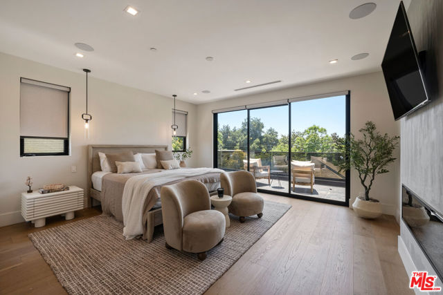 4299 Elmer Avenue, Studio City CA: https://media.crmls.org/mediaz/49011acd-8bc6-4c90-8a2f-4639f932775a.jpg