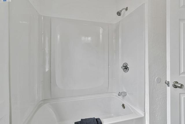 9700 Macarrthur Blvd., Oakland CA: https://media.crmls.org/mediaz/4901825d-3466-499f-bc95-1f67cb0a0152.jpg