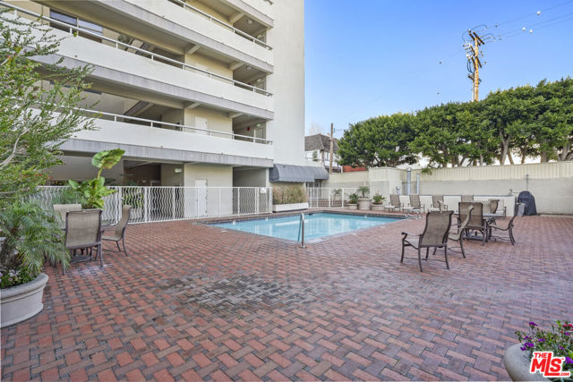801 Ocean Avenue, Santa Monica CA: https://media.crmls.org/mediaz/4901e487-1fe6-4d16-94f1-9ce56a9a2e88.jpg