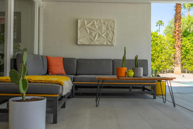 748 N Calle Rolph, Palm Springs, CA 92262