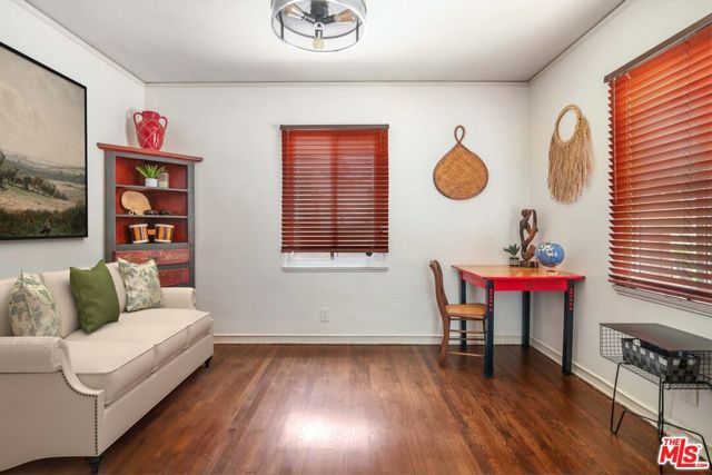 3691 Aureola Boulevard, View Park CA: https://media.crmls.org/mediaz/4902818f-d088-4deb-80ec-fded490758fb.jpg