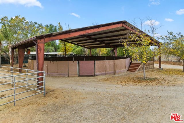 805 N Sanderson Avenue, San Jacinto CA: https://media.crmls.org/mediaz/49034206-15e2-4ff1-8149-9e563858cbe8.jpg