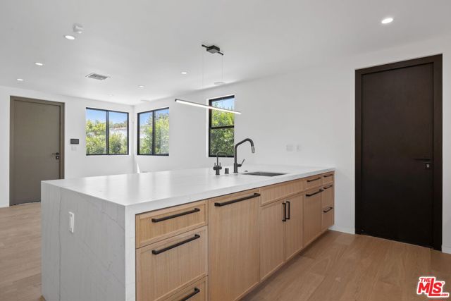 3940 Huron Avenue, Culver City CA: https://media.crmls.org/mediaz/49036b1a-2a2d-4940-81eb-062d76a5e3fe.jpg
