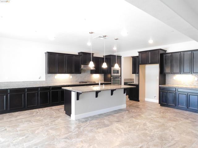 1090 Lavender St, Manteca CA: https://media.crmls.org/mediaz/49036b29-2cbd-4919-a232-737c80c44b00.jpg