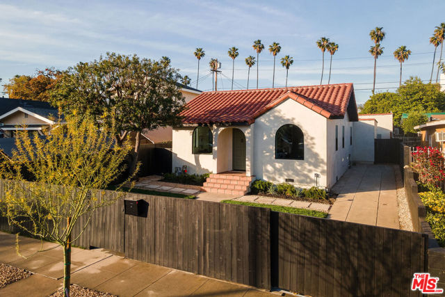 3923 Revere Avenue, Los Angeles CA: https://media.crmls.org/mediaz/4903be9d-781f-47da-ad54-f3109317abee.jpg
