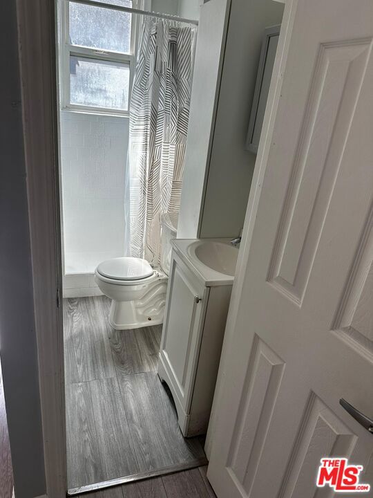11472 VENTURA, Studio City CA: https://media.crmls.org/mediaz/49042cca-8dec-4f15-9c01-769c7a8f7e3c.jpg