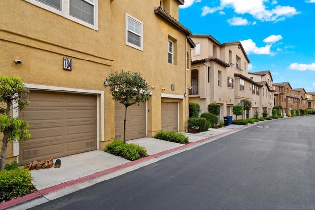 784 Portside Pl, San Diego CA: https://media.crmls.org/mediaz/490455b2-0ebd-424b-bab0-d0946f67dad3.jpg