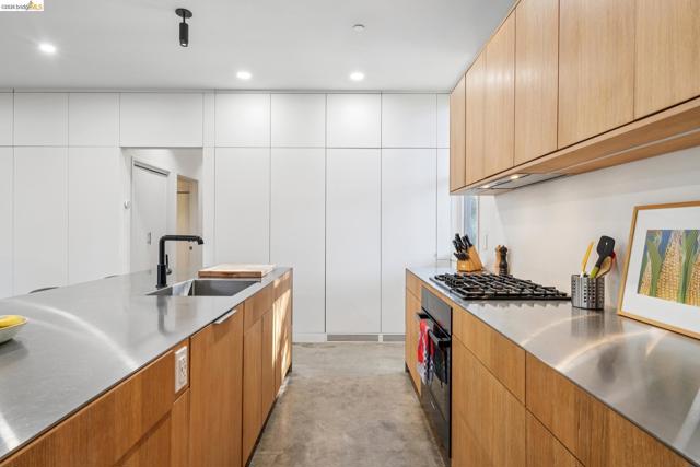 Image 16 of 60 For 8210 Skyline Blvd