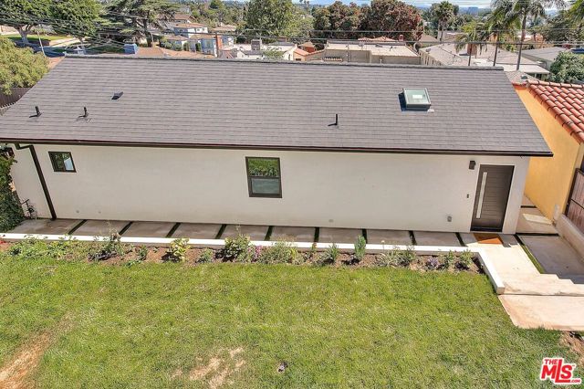 4516 W 63rd Street, Los Angeles CA: https://media.crmls.org/mediaz/49053bff-aa4f-4265-942f-842794a9ce0d.jpg