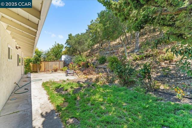 1566 Mann Dr, Pinole CA: https://media.crmls.org/mediaz/49058254-9856-4a18-b9d7-6a7c61e256a9.jpg