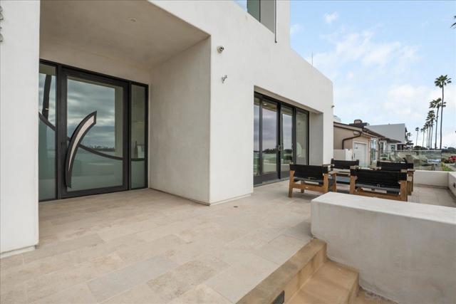 3535 Riviera Drive, San Diego CA: https://media.crmls.org/mediaz/4905d247-ddfc-4edf-b201-78ebec197df9.jpg