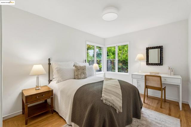 2250 Bywood Dr, Oakland CA: https://media.crmls.org/mediaz/490635da-358c-49c9-846f-9c0c8603945d.jpg