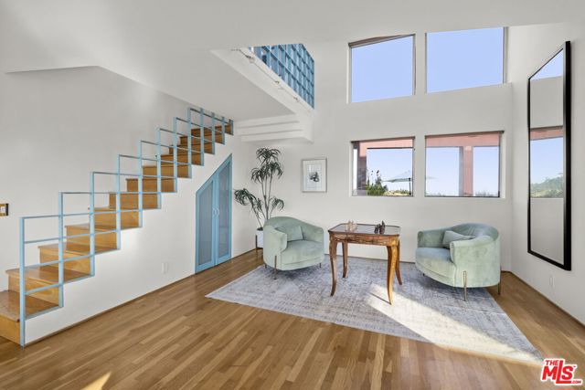 2980 Hollyridge Drive, Los Angeles CA: https://media.crmls.org/mediaz/49066c01-12a3-4904-9d20-f0e26d2e893d.jpg