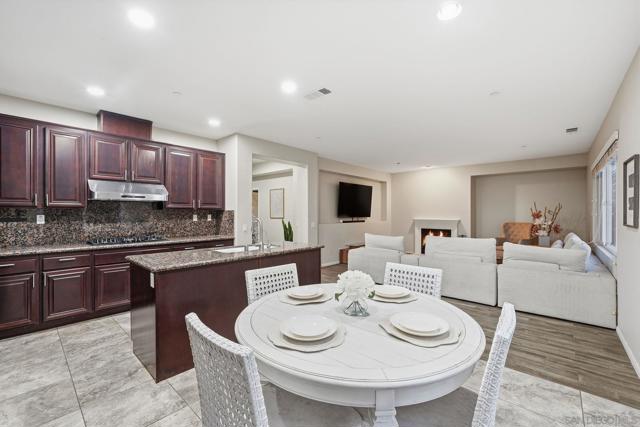 2923 Oro Blanco Cir, Escondido CA: https://media.crmls.org/mediaz/4906abda-853b-4946-aa8c-d83b3e5c13d6.jpg