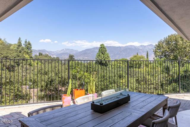 3608 Hampstead Road, La Canada Flintridge CA: https://media.crmls.org/mediaz/4906fcc0-88cb-4b5d-b38e-c6a13481368f.jpg