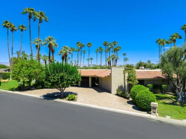 140 Columbia Drive, Rancho Mirage CA: https://media.crmls.org/mediaz/49072079-ee7d-4739-b9dd-68792fdeab91.jpg