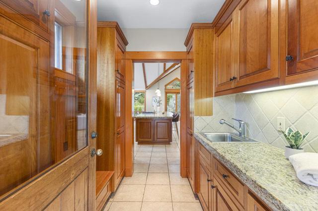 14205 Shannon Road, Los Gatos CA: https://media.crmls.org/mediaz/49075df5-bd47-43b9-aa17-8953abdb6aaf.jpg