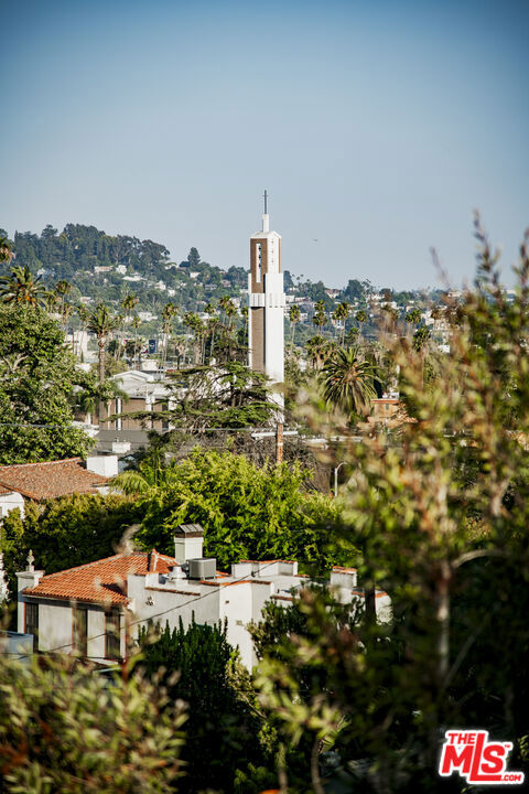 2250 N Berendo Street, Los Angeles CA: https://media.crmls.org/mediaz/4907606c-dc00-4fb0-a805-6dd13f548890.jpg