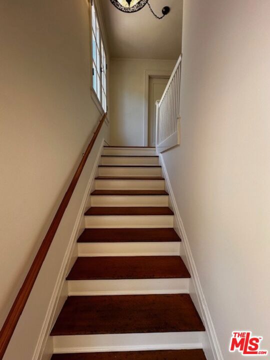 2044 2046 N Highland Avenue, Los Angeles CA: https://media.crmls.org/mediaz/4907d8b0-6134-4aa5-8347-acab3f4bde54.jpg