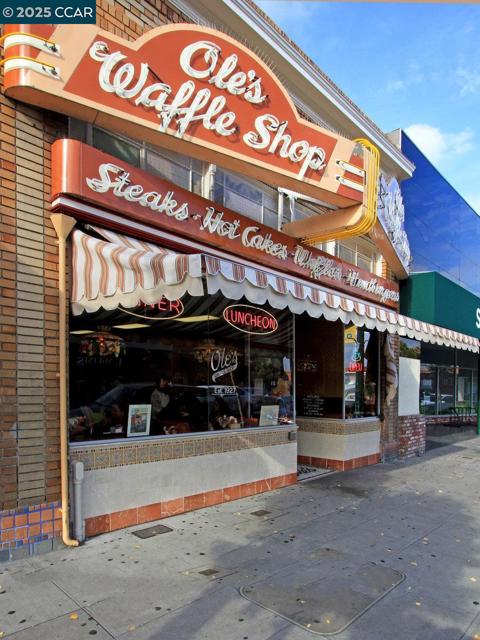 1613 Stanton St, Alameda CA: https://media.crmls.org/mediaz/4908b84e-3b04-4715-96ab-c24366f3421d.jpg