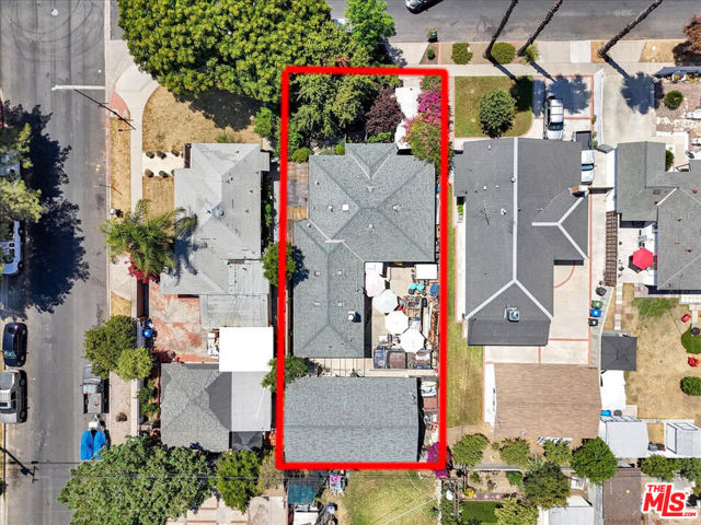 7506 Independenc Avenue, Canoga Park CA: https://media.crmls.org/mediaz/4908ea05-814a-4d28-aa65-e86f9ca4663c.jpg