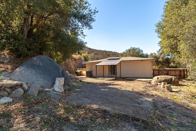1167 Peutz Valley Rd, Alpine CA: https://media.crmls.org/mediaz/490902f4-2f92-4758-bea2-b18724517b50.jpg