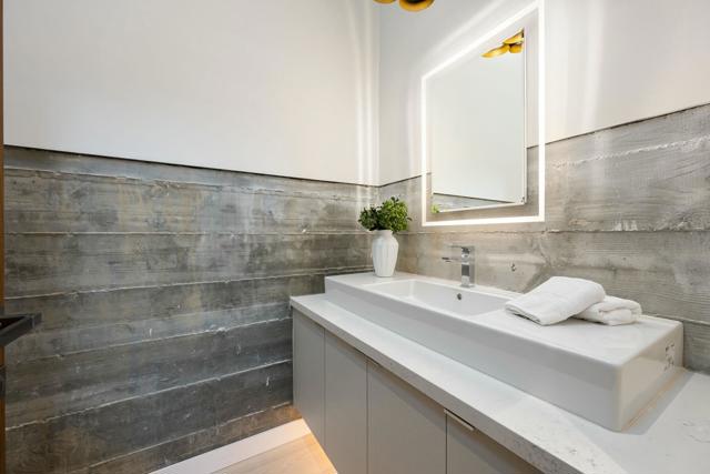 2085 Desert Flower Court, Palm Springs CA: https://media.crmls.org/mediaz/490a2056-566d-4ca8-b264-d55ed3f01e98.jpg