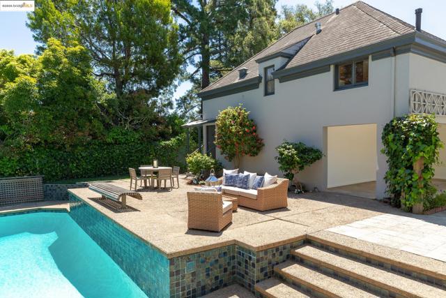 22 Sea View Ave, Piedmont CA: https://media.crmls.org/mediaz/490a8a8a-5207-49d7-a217-c145067bdaec.jpg