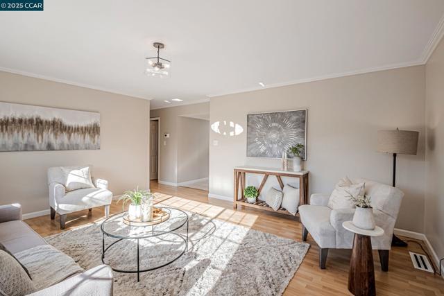 1498 Delaware Dr, Concord CA: https://media.crmls.org/mediaz/490ae3af-f5bc-4230-8477-13570c6b148c.jpg