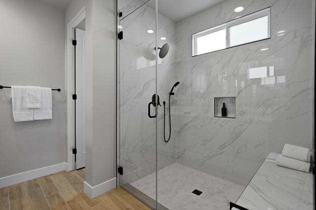 Image 21 of 41 For 41868 Volare Court