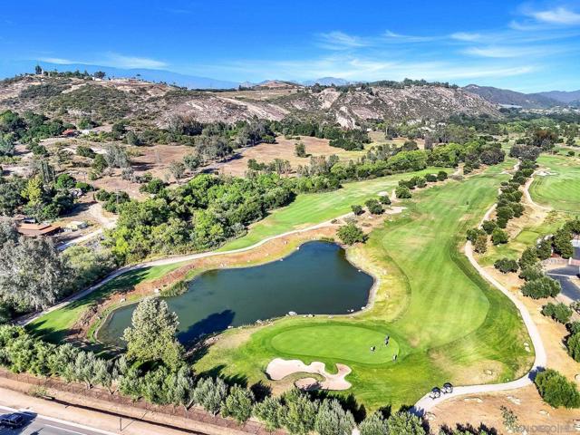 28079 Harvest Ct, Valley Center CA: https://media.crmls.org/mediaz/490b2eee-d34b-4b62-9a37-47d70b61e4ca.jpg