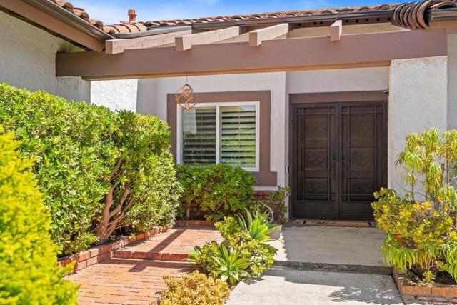 17109 Cloudcroft Dr, Poway CA: https://media.crmls.org/mediaz/490b3c87-a4fc-4ce3-aaec-3223189012b2.jpg