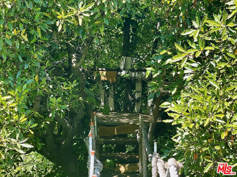 https://media.crmls.org/mediaz/490baeb4-843b-40f5-813d-b8c080607e78.jpg?preset=X-Large