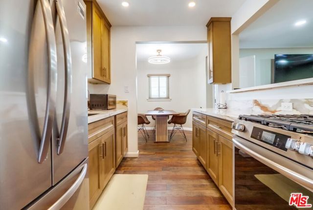 7220 10th Avenue, Los Angeles CA: https://media.crmls.org/mediaz/490c931c-3613-4260-b25d-f465f0d65c39.jpg