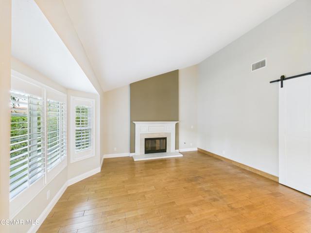 29650 Kimberly Drive, Agoura Hills CA: https://media.crmls.org/mediaz/490cc95a-80a0-4b70-b8f3-ce7fe3a8870c.jpg