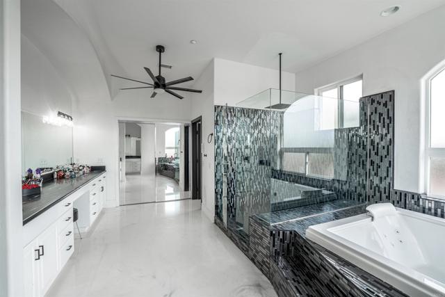 733 CLAYBURN CT, Alpine CA: https://media.crmls.org/mediaz/490cd8a7-4ede-4887-ac91-2a6eb8cc51b1.jpg