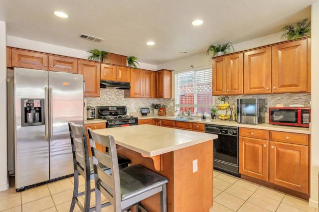 2385 N Mountainside Drive, Los Banos CA: https://media.crmls.org/mediaz/490e2957-a01c-4d9a-aa53-a677a48e7cd2.jpg