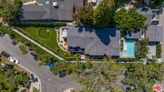3935 Rhodes Avenue, Studio City CA: https://media.crmls.org/mediaz/490f4c42-19ba-41c0-a234-01a7c618efcf.jpg