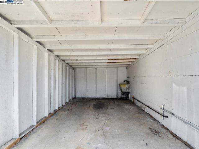 19979 Wisteria St, Castro Valley CA: https://media.crmls.org/mediaz/490f7483-2398-4611-a874-1bd88dd2b712.jpg