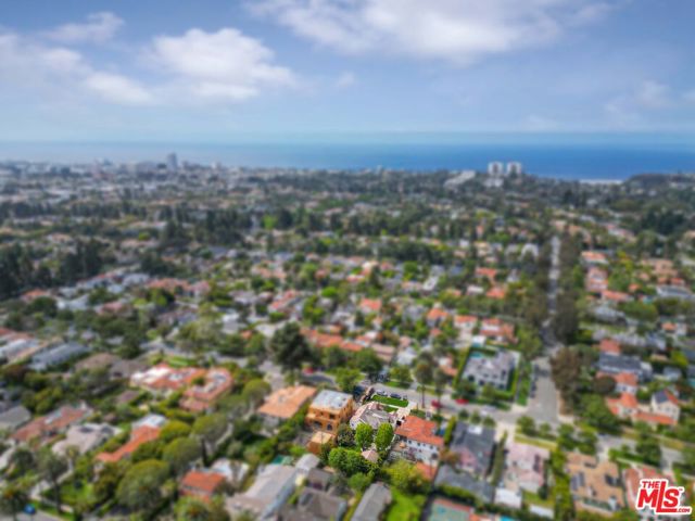 217 17th Street, Santa Monica CA: https://media.crmls.org/mediaz/490f7a3c-653e-400e-aeb3-d85ddaea7026.jpg