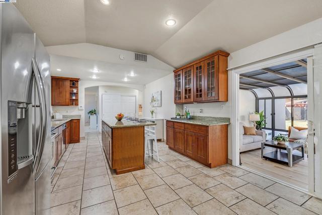 4955 Swindon Pl, Newark CA: https://media.crmls.org/mediaz/490faba1-821d-48b3-b8ce-0334560abe24.jpg