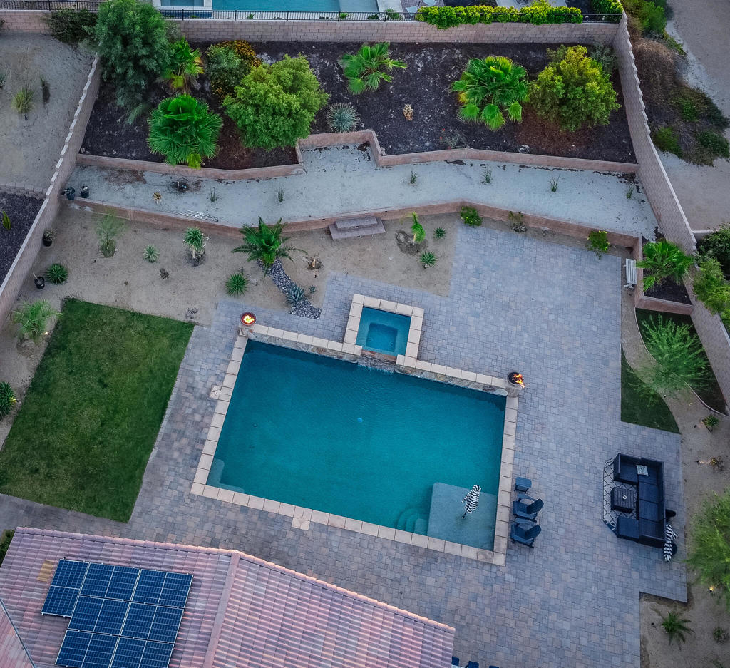 https://media.crmls.org/mediaz/490ffa22-e7fe-4c74-96b8-1f186c42e8bf.jpg?preset=X-Large