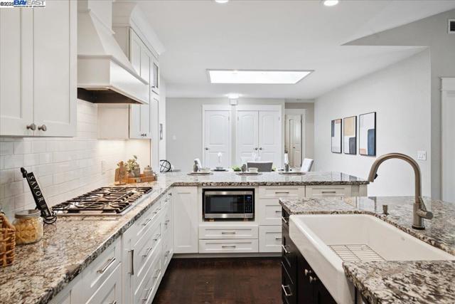 3186 Berkshire Ct, Pleasanton CA: https://media.crmls.org/mediaz/491057e9-6f00-43b6-8dfa-613373430dbe.jpg