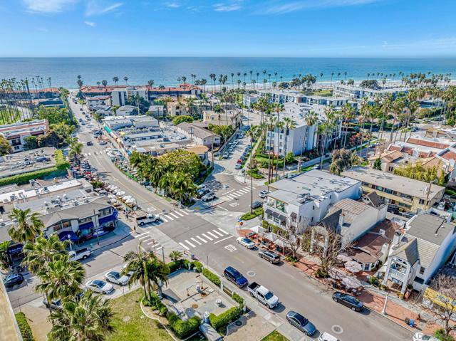 2210 Avenida De La Playa, La Jolla CA: https://media.crmls.org/mediaz/4910a26f-5b1f-4bc2-a64b-36b5976528a9.jpg