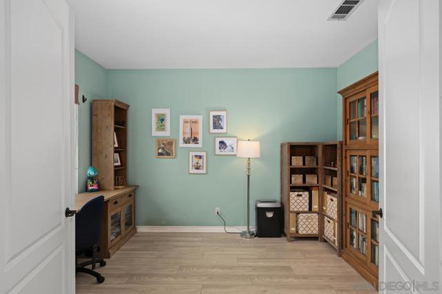 1387 S Creekside Dr, Chula Vista CA: https://media.crmls.org/mediaz/4910d0a1-861d-410c-bf2b-795ea684236b.jpg
