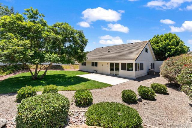 11412 Lucera Pl, San Diego CA: https://media.crmls.org/mediaz/4910fa85-4bf7-4fb7-b2ce-bb0f608ddafa.jpg