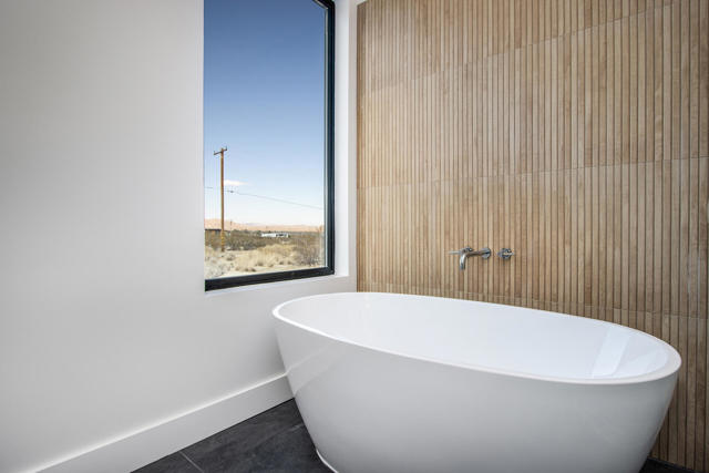 66050 Cottonwood Drive, Joshua Tree CA: https://media.crmls.org/mediaz/49114538-d78d-4c83-a46f-19bbb633631c.jpg